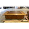 Image 3 : 5 DRAWER SOLID WOOD DESK WITH LEATHER TOP