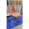 Image 4 : 3 ASSORTED ACCENT CHAIRS