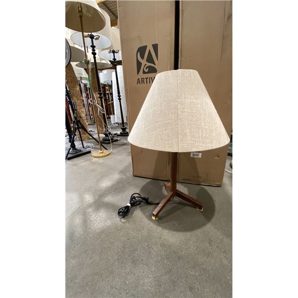 8 BOXES OF ARTIVA FLOOR LAMPS & TABLE LAMP