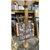 Image 3 : GROUP OF 3 ASSORTED FLOOR LAMPS
