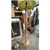 Image 3 : GROUP OF 3 ASSORTED FLOOR LAMPS