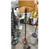 Image 2 : GROUP OF 3 ASSORTED FLOOR LAMPS