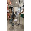 Image 1 : GROUP OF 3 ASSORTED FLOOR LAMPS