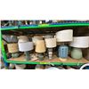 Image 1 : SHELF OF ASSORTED DECORATIVE TABLE LAMPS