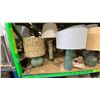 Image 2 : SHELF OF ASSORTED DECORATIVE TABLE LAMPS