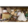 Image 4 : SHELF OF ASSORTED DESK LAMPS