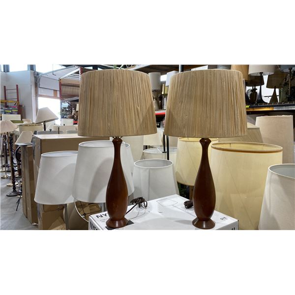 TEAK MCM TABLE LAMP