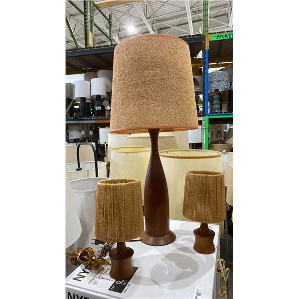 TEAK MCM TABLE LAMP WITH 2 TEAK DESK LAMPS