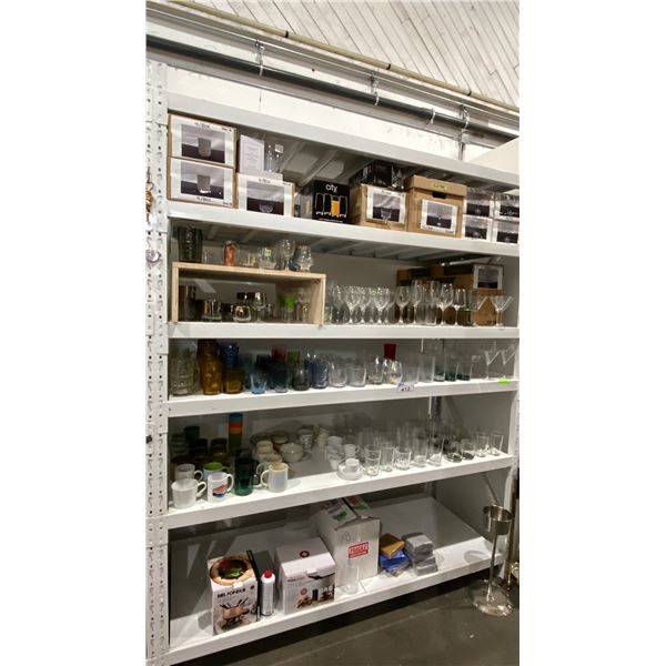 LARGE ASSORTMENT OF GLASSWARE