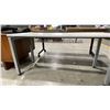 Image 2 : 2 TABLES