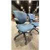 Image 2 : PAIR OF BLUE ADJUSTABLE OFFICE CHAIRS