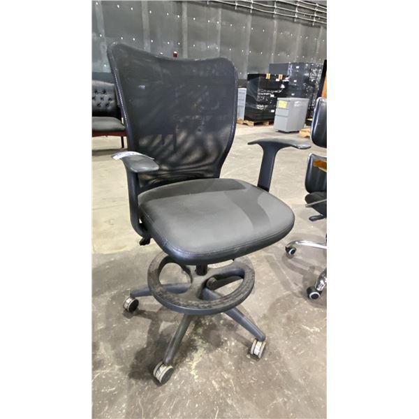 BLACK ADJUSTABLE MOBILE OFFICE CHAIR