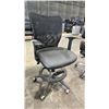 Image 1 : BLACK ADJUSTABLE MOBILE OFFICE CHAIR