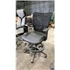 Image 2 : BLACK ADJUSTABLE MOBILE OFFICE CHAIR