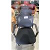 Image 1 : 3 BLACK CLIENT CHAIRS