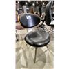 Image 3 : GROUP OF 4 ASSORTED CLIENT CHAIRS
