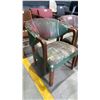 Image 2 : 3 MATCHING WOOD AND LEATHER CLIENT CHAIRS