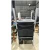 Image 5 : 8 MATCHING CLIENT CHAIRS