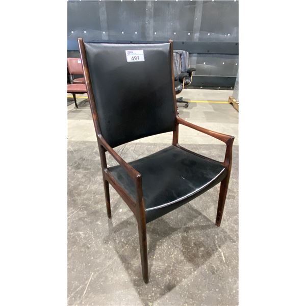 WOOD AND LEATHER ARM CHAIR