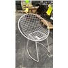 Image 2 : GROUP OF 6 WHITE METAL CHAIRS