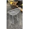 Image 3 : GROUP OF 6 WHITE METAL CHAIRS