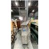 Image 3 : GREY METAL RETAIL STAND