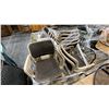 Image 3 : PALLET OF BROWN AND BEIGE PATIO CHAIRS