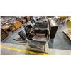 Image 3 : PALLET OF BROWN PLASTIC PATIO CHAIRS