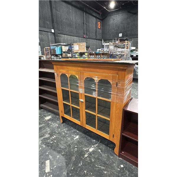 2 DOOR GLASS FRONT HUTCH