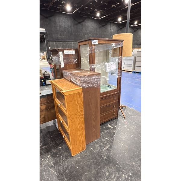 3 WOOD AND GLASS DISPLAY SHELVES WITH 2 WOODEN RISERS