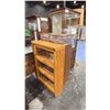 Image 2 : 3 WOOD AND GLASS DISPLAY SHELVES WITH 2 WOODEN RISERS