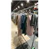 Image 4 : MOBILE CLOTHING RACK WITH ASSORTED SET DEC WARDROBE- TWIN SHEET SETS