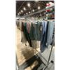 Image 4 : MOBILE CLOTHING RACK WITH ASSORTED SET DEC WARDROBE- DOUBLE SHEET SETS