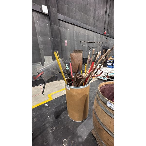 CARDBOARD BARREL OF ASSORTED GARDEN TOOLS, BROOMS, PICKAX & MORE