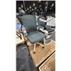 Image 1 : 3 ROLLING OFFICE CHAIRS
