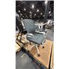 Image 2 : 3 ROLLING OFFICE CHAIRS