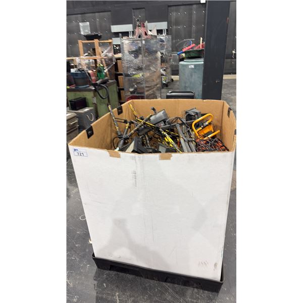 LARGE GROUP OF ASSORTED WORK LIGHTS
