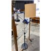 Image 2 : ANTIQUE OAK COAT TREE AND 2 FLOOR LAMPS
