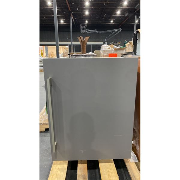 LEIBHERR BUILT IN 3 DRAWER REFRIGERATOR