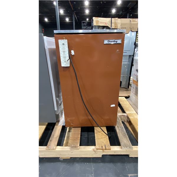 DANBY BROWN VINTAGE MINI FRIDGE