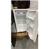 Image 2 : GROUP OF 4 MINI FRIDGES