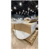 Image 2 : WHITE OVAL FREESTANDING BATHTUB