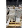 Image 1 : PALLET WITH 2 TOILETS