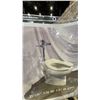 Image 6 : PALLET WITH 2 TOILETS AND A SINK