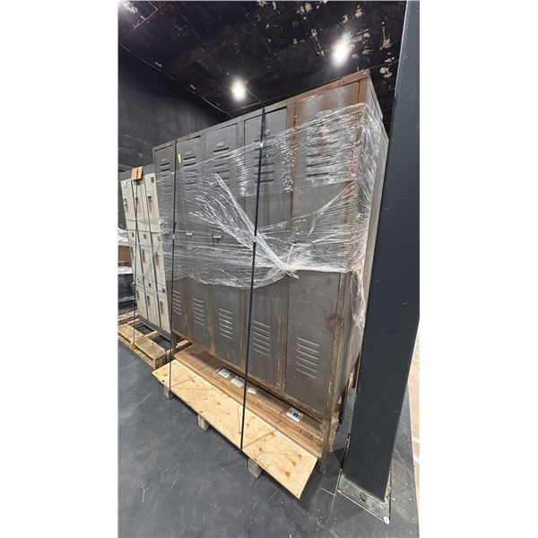 GREY RUSTIC METAL LCOKERS