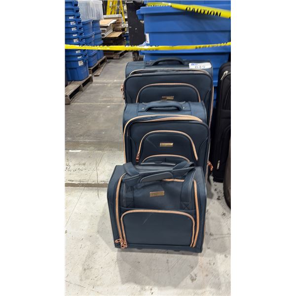 3 PIECE ROLLING LUGGAGE SET