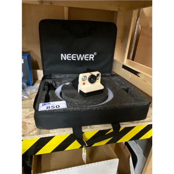 2 NEEWER RING LIGHTS AND POLARIOD CAMERA