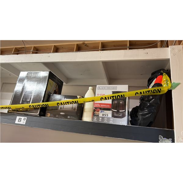 SHELF LOT INCLUDING BLACK AND DECKER TOASTER, 2 BLACK AND DECKER COFFEE MAKERS AND MORE