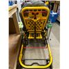 Image 7 : ROLLING PARAMEDICS BED WITH 5 OXYGEN CARTS
