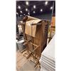 Image 1 : PALLET OF 4 WOODEN BENCHES